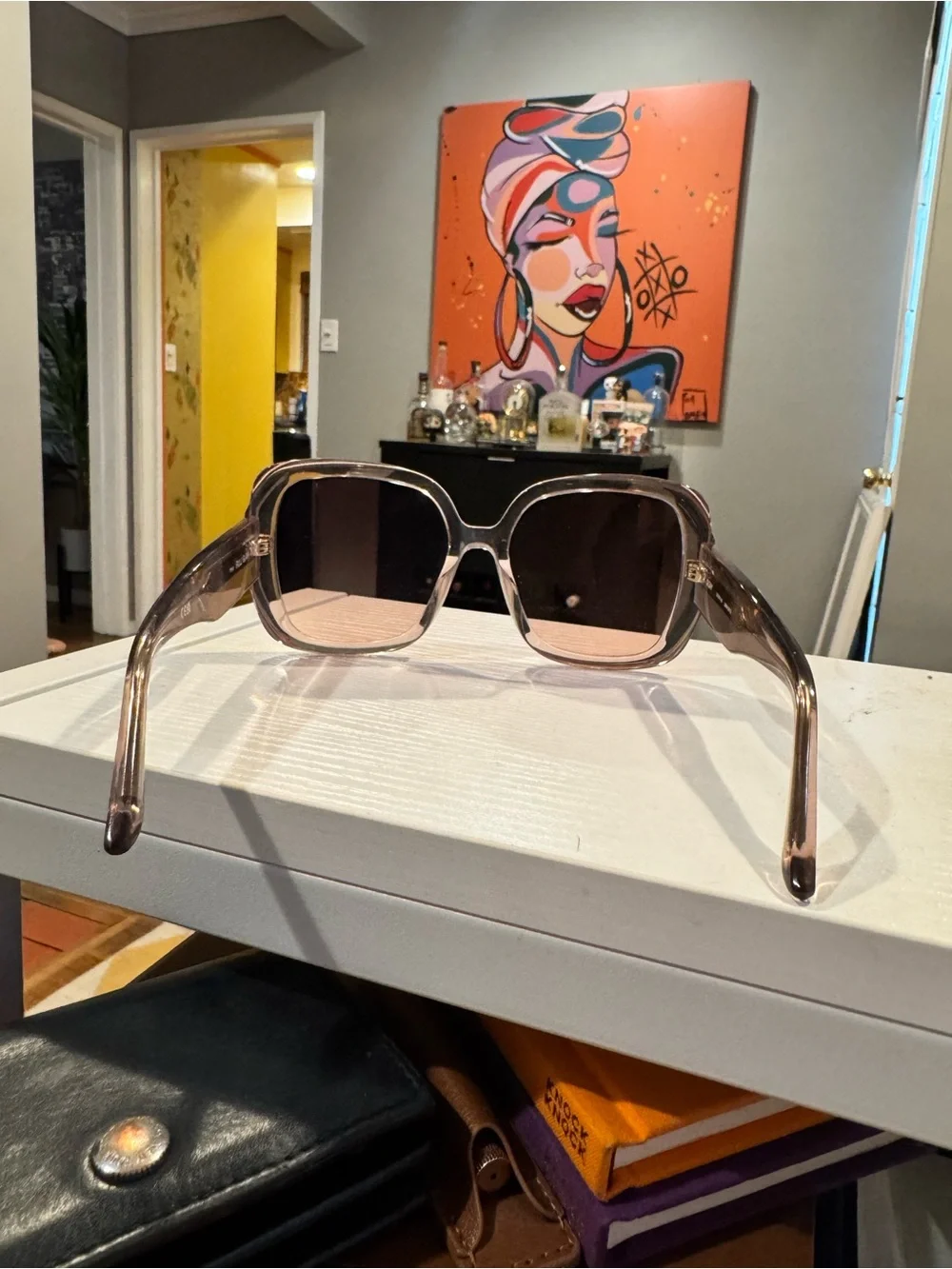 QUAY: Like New / “Full Glam” sunglasses in Doe Brown Fawn